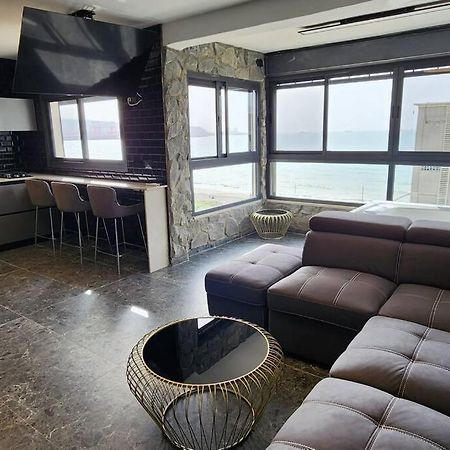 מבנים בים 75 Suites At Sea Haïfa Extérieur photo