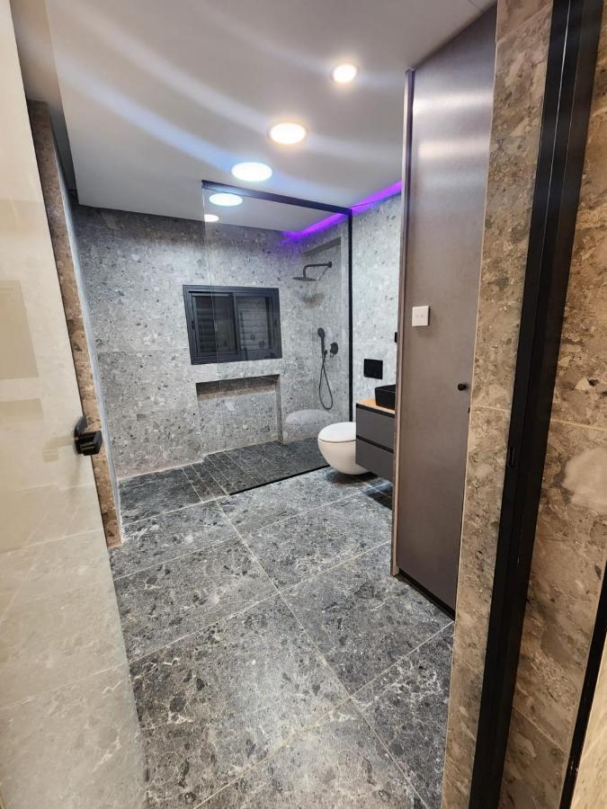 מבנים בים 75 Suites At Sea Haïfa Extérieur photo