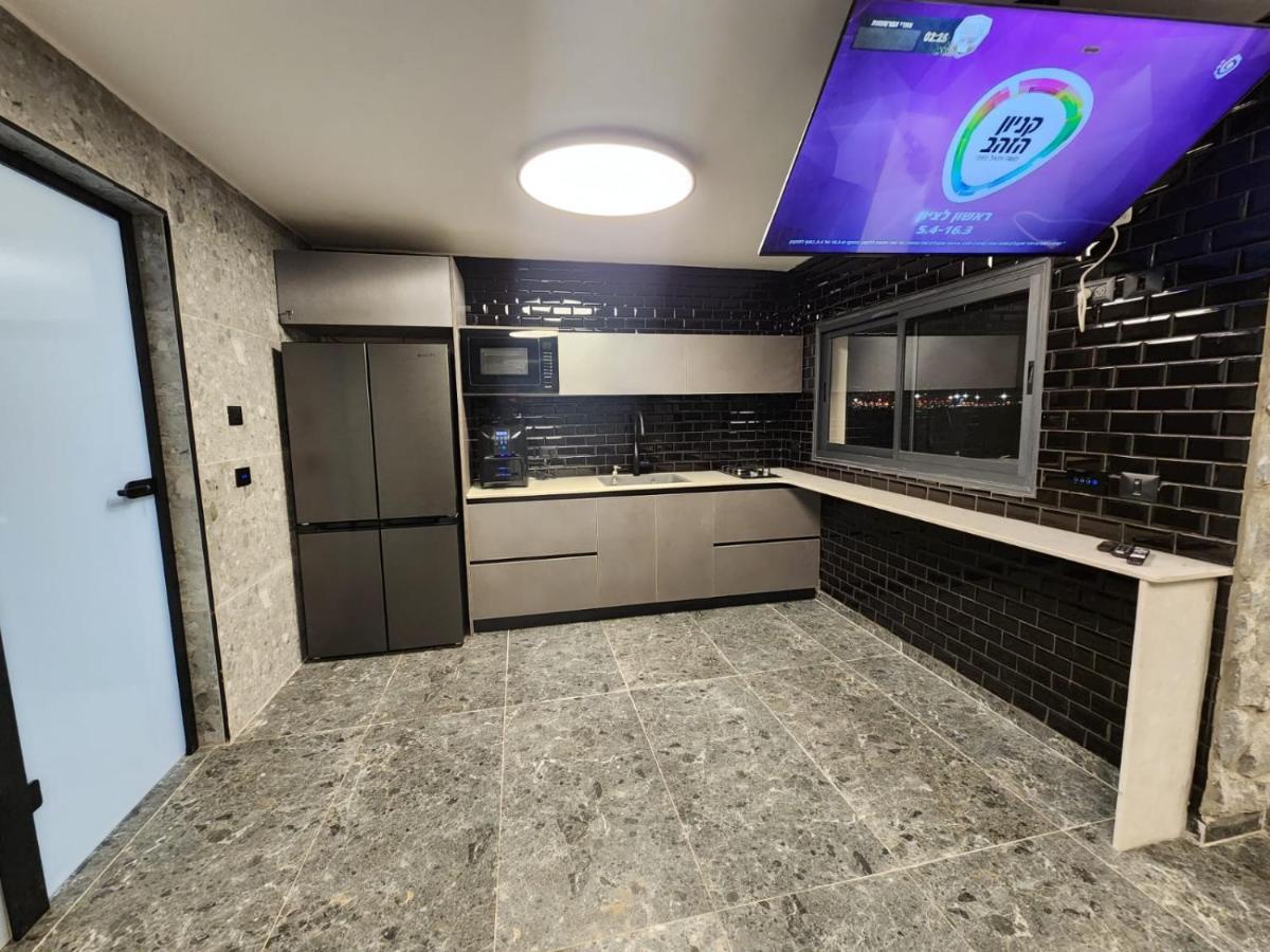 מבנים בים 75 Suites At Sea Haïfa Extérieur photo